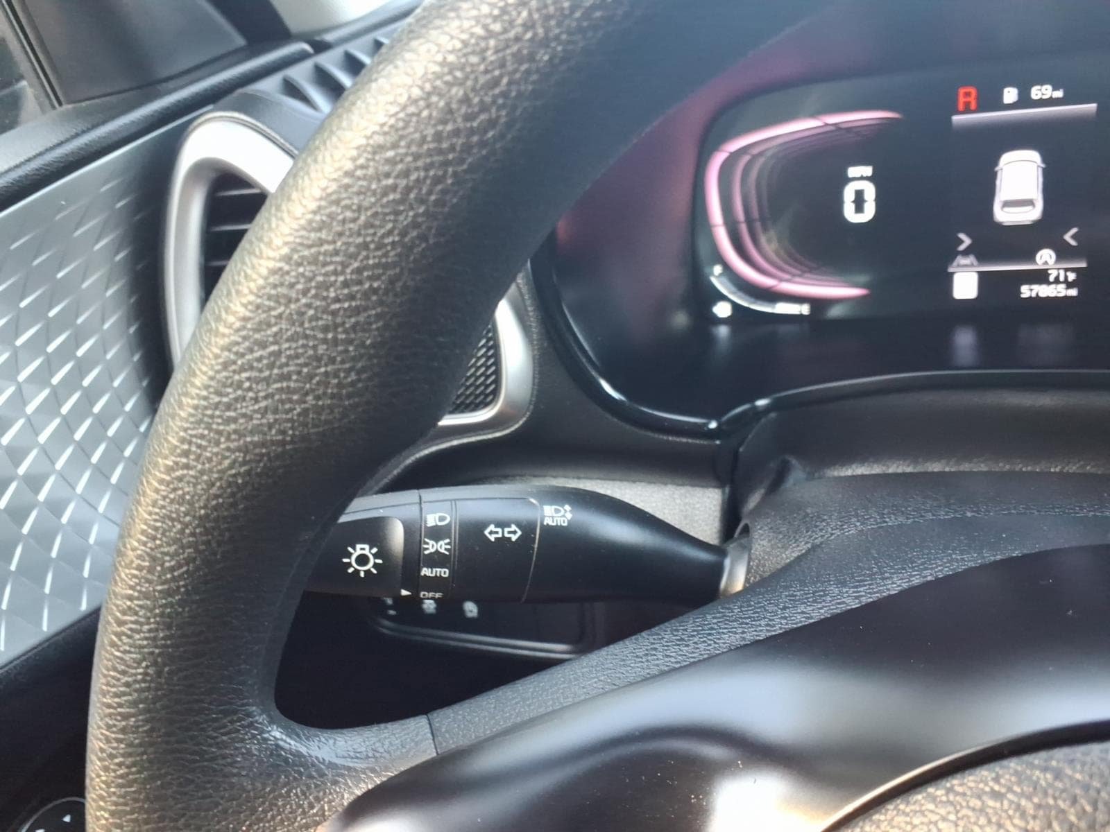 Used 2024 Kia Soul LX w/ LX Technology Package FWD image 20