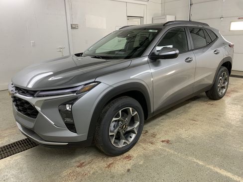 New 2026 Chevrolet Trax LT image 3