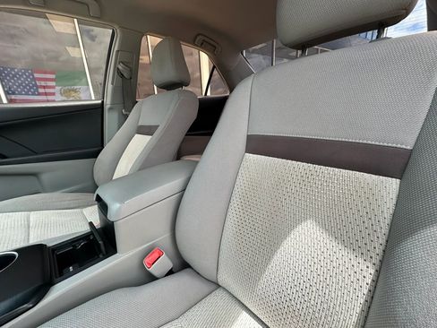 Used 2012 Toyota Camry LE FWD image 12