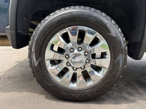 Used 2021 Chevrolet Silverado 2500 High Country w/ Technology Package AWD/4WD image 16