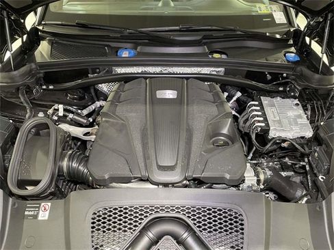 Used 2025 Porsche Macan GTS image 24