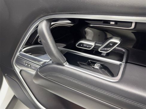 Used 2023 Land Rover Range Rover SE image 47