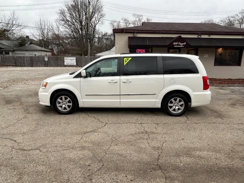Used 2012 Chrysler Town & Country Touring w/ Entertainment Group #1 image 11
