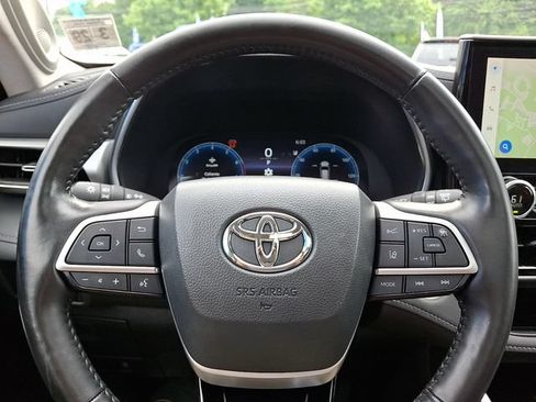Used 2024 Toyota Highlander Platinum AWD/4WD image 22