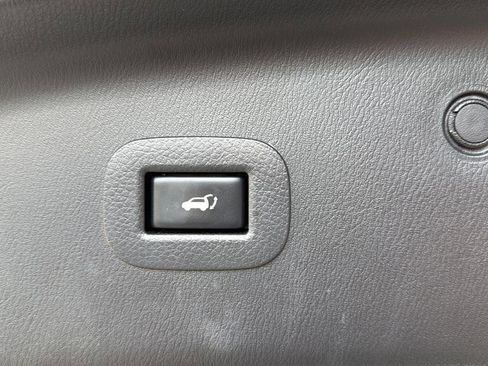 Used 2020 Nissan Armada Platinum w/ Platinum Reserve Package image 24