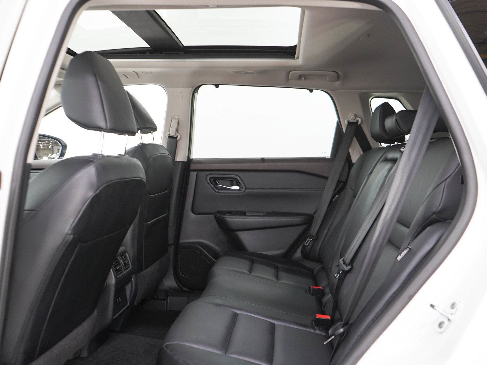 Used 2023 Nissan Rogue SV w/ SV Premium B Package AWD/4WD image 15