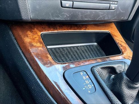 Used 2009 BMW 335i Convertible image 15