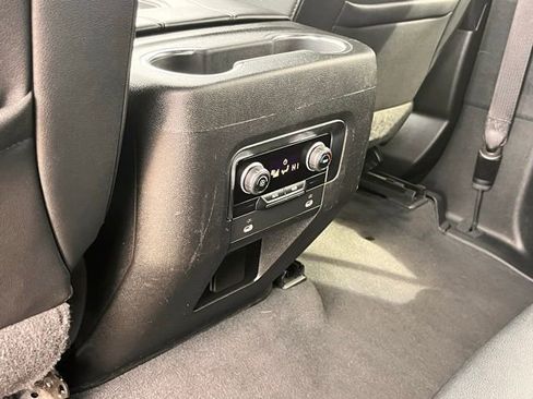 Used 2022 Chevrolet Suburban LT image 24