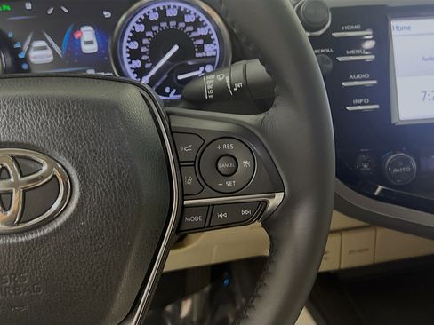 Used 2018 Toyota Camry XLE FWD image 20