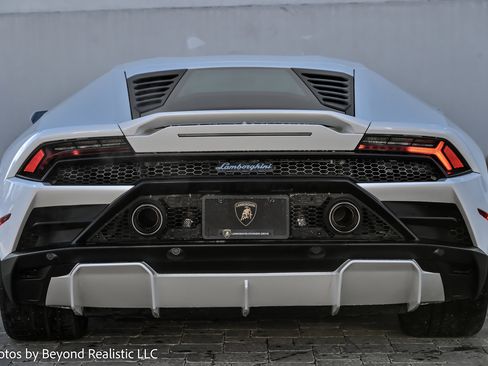 Used 2021 Lamborghini Huracan EVO image 6