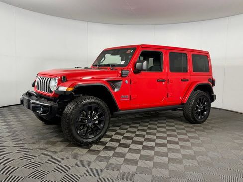 Used 2025 Jeep Wrangler Unlimited Sahara AWD/4WD image 18