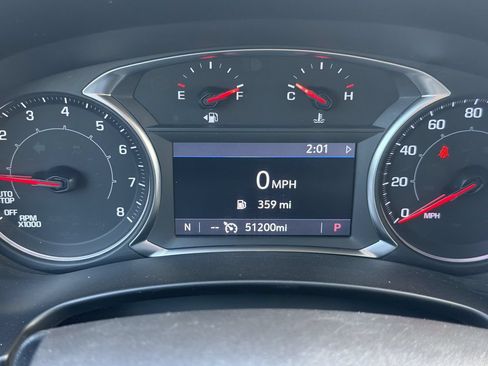 Used 2024 GMC Terrain SLT AWD/4WD image 15