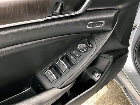 Used 2019 Honda Accord Touring image 37