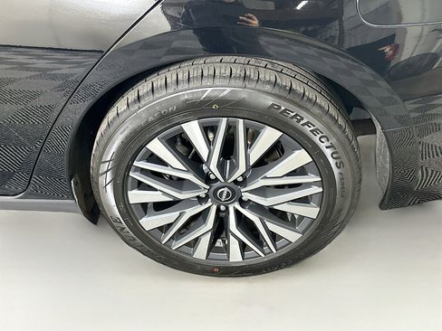 Used 2024 Nissan Altima 2.5 SV image 11