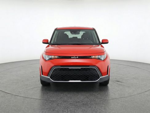 Used 2025 Kia Soul LX w/ LX Technology Package image 2