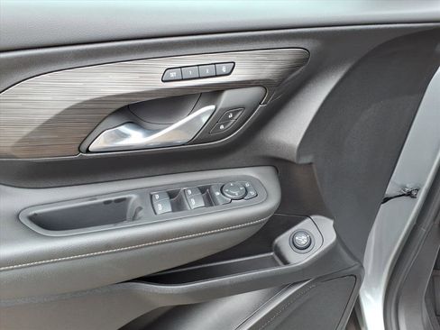 Used 2024 GMC Terrain SLT w/ Elevation Edition image 14