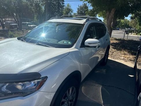 Used 2017 Nissan Rogue SV AWD/4WD image 2
