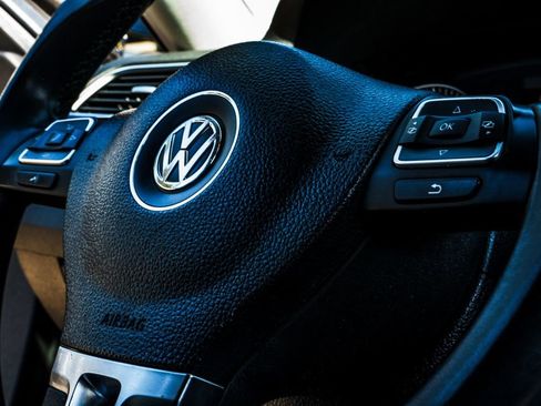 Used 2013 Volkswagen Passat 2.5 SEL Premium FWD image 26