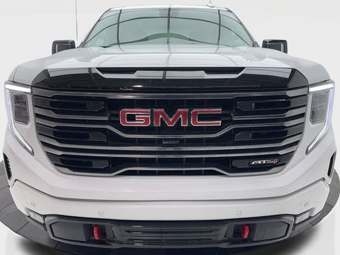 Used 2025 GMC Sierra 1500 AT4 image 4