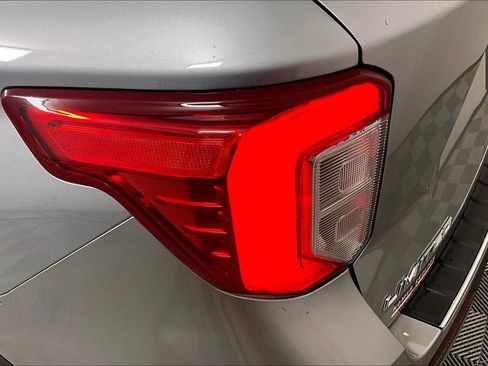 Used 2023 Ford Explorer Limited AWD/4WD image 29
