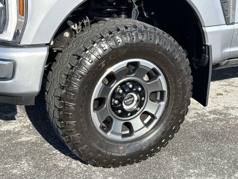 Used 2024 Ford F350 Platinum w/ Tremor Off-Road Package AWD/4WD image 30