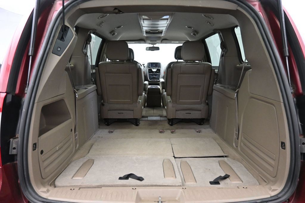 Used 2016 Chrysler Town & Country Touring w/ Driver Convenience Group FWD image 23