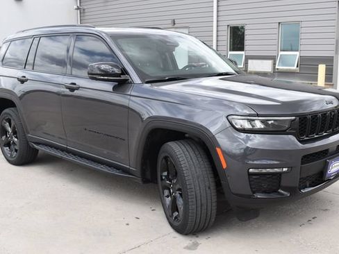 Used 2022 Jeep Grand Cherokee L Limited w/ Luxury Tech Group II AWD/4WD image 3