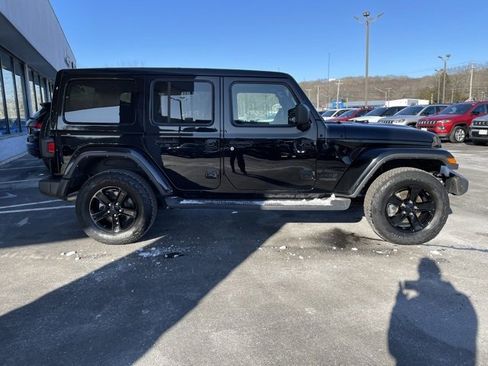 Used 2022 Jeep Wrangler Unlimited Sahara image 3