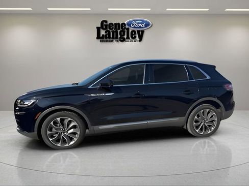 Used 2022 Lincoln Nautilus Reserve AWD/4WD image 2