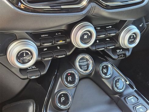 Used 2022 Aston Martin V8 Vantage Coupe image 35