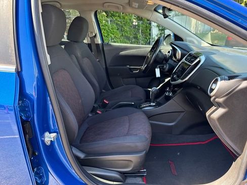 Used 2019 Chevrolet Sonic LT w/ RS Package FWD image 9