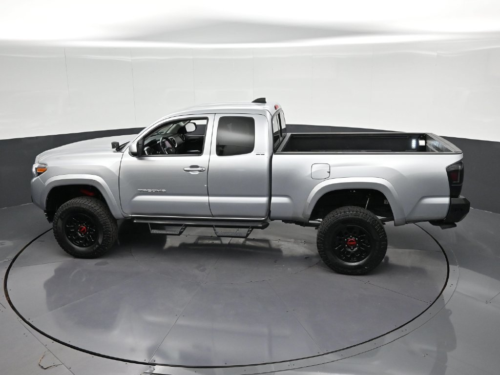 Used 2022 Toyota Tacoma SR5 AWD/4WD image 23