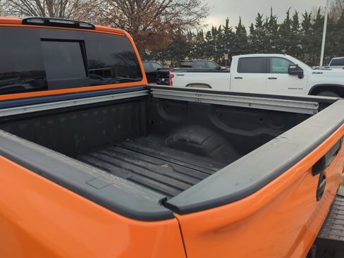 Used 2017 Nissan Titan PRO-4X image 5