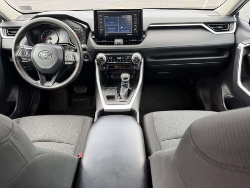 Used 2021 Toyota RAV4 XLE AWD/4WD image 2