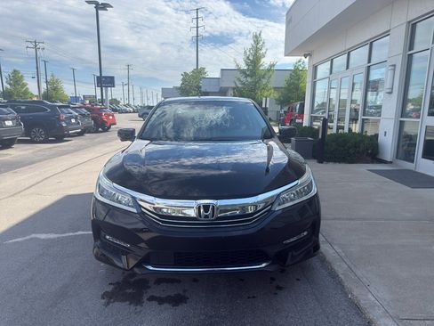 Used 2017 Honda Accord Touring image 8