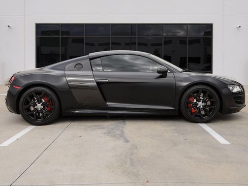 Used 2012 Audi R8 V10 w/ Enhanced Leather Pkg image 10