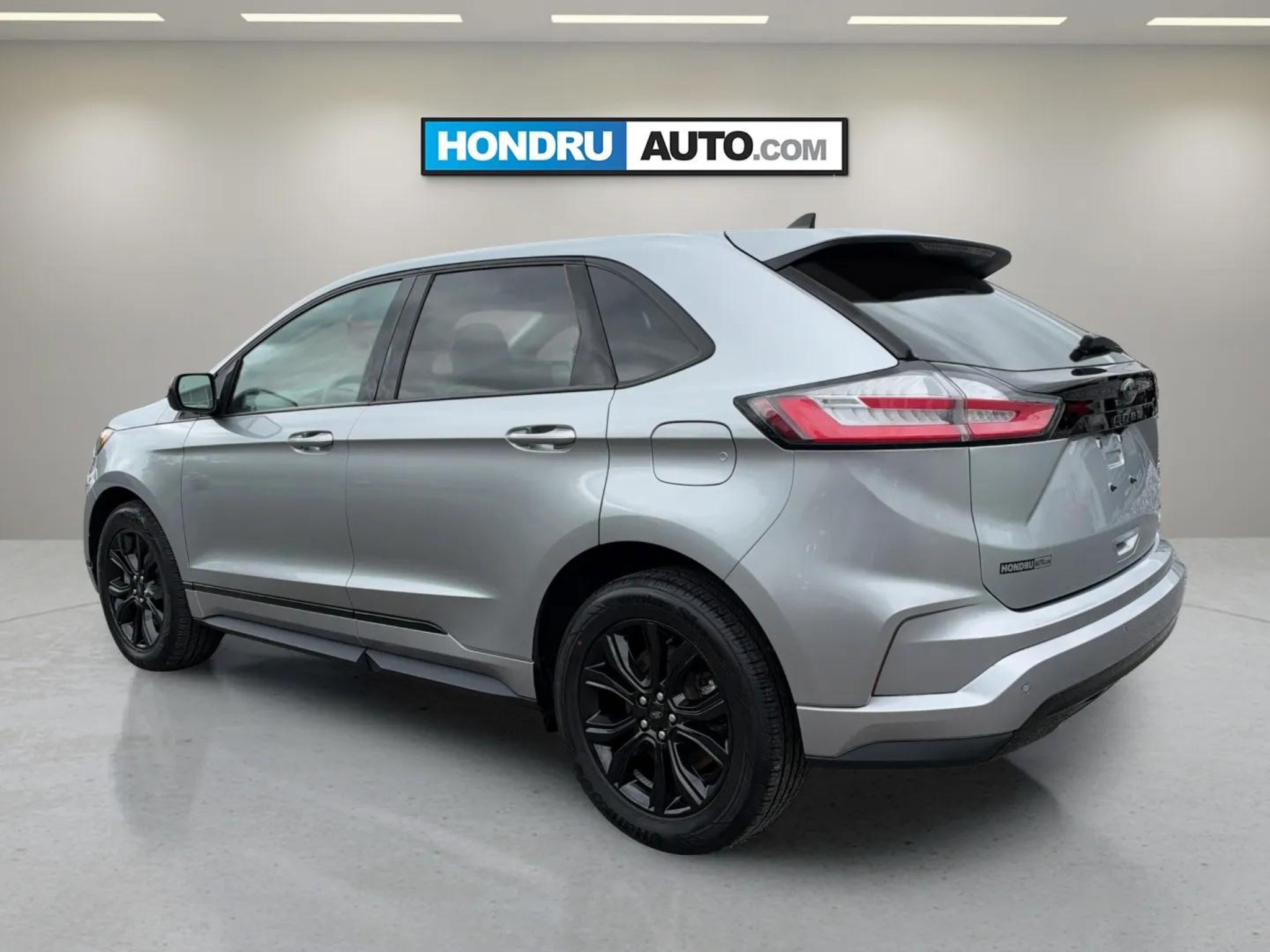 Used 2023 Ford Edge SE w/ Black Appearance Package AWD/4WD image 3