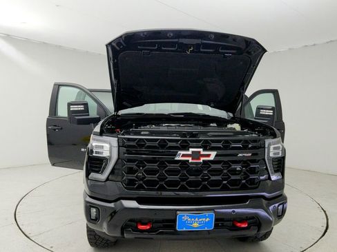 Used 2025 Chevrolet Silverado 2500 ZR2 w/ Technology Package AWD/4WD image 10