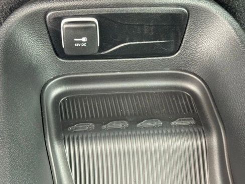 New 2026 Chrysler Pacifica Select image 2