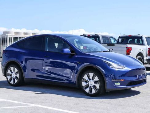 Used 2023 Tesla Model Y Long Range AWD/4WD image 3