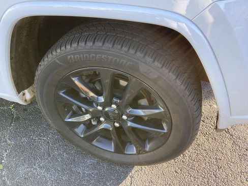 Used 2020 Jeep Grand Cherokee Altitude RWD image 8