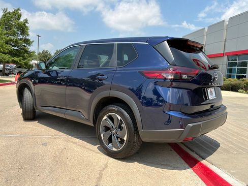 Used 2025 Nissan Rogue SV FWD image 8