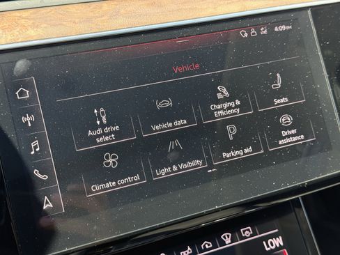 Used 2019 Audi e-tron Prestige w/ Prestige Package image 87