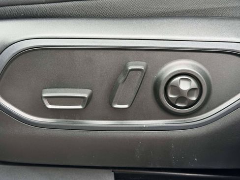 Used 2025 Jeep Grand Cherokee Limited w/ MOPAR Finishing Package AWD/4WD image 17