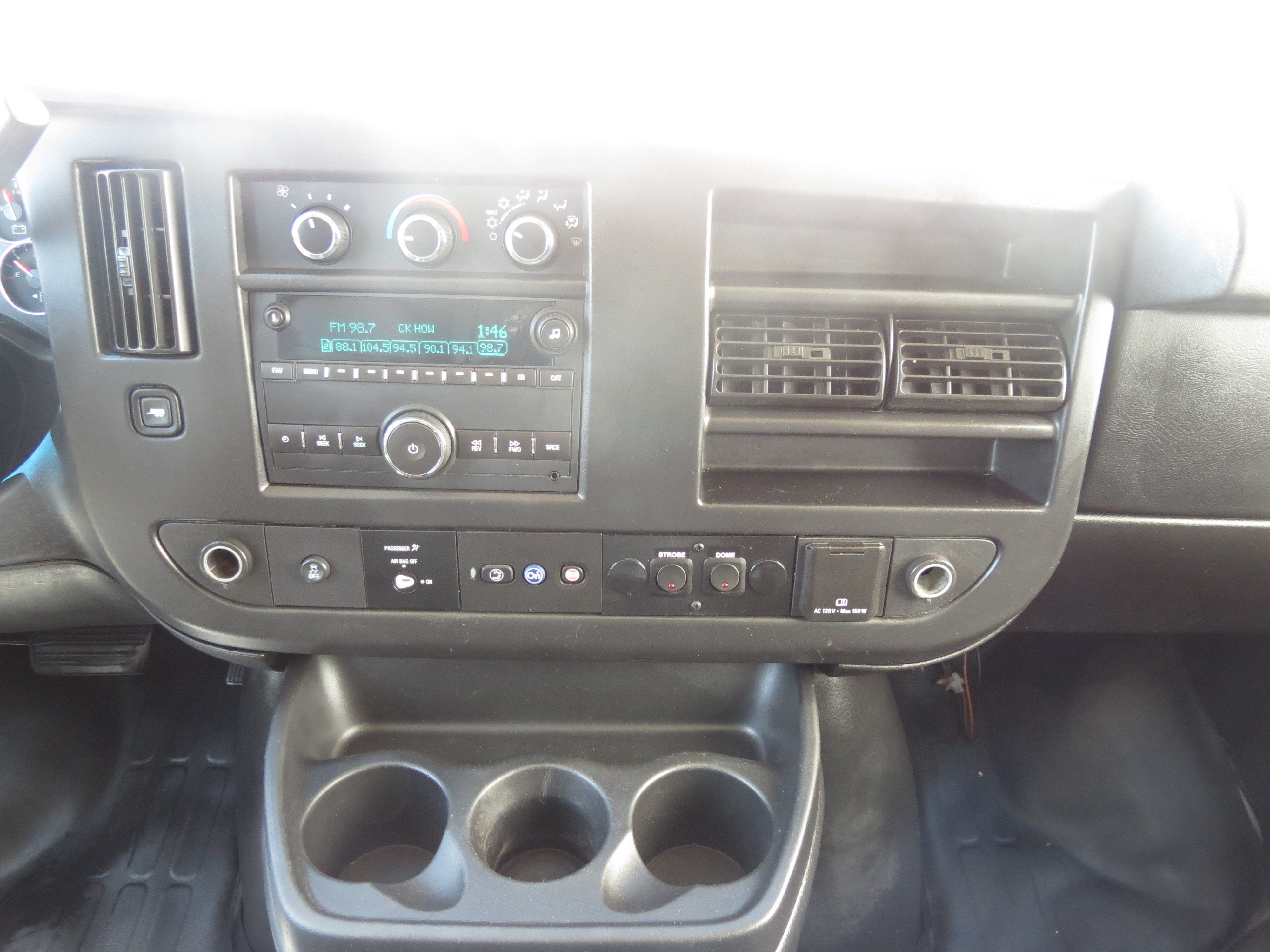 Used 2015 Chevrolet Express 2500 RWD image 15
