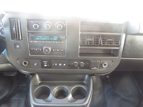 Used 2015 Chevrolet Express 2500 RWD image 15