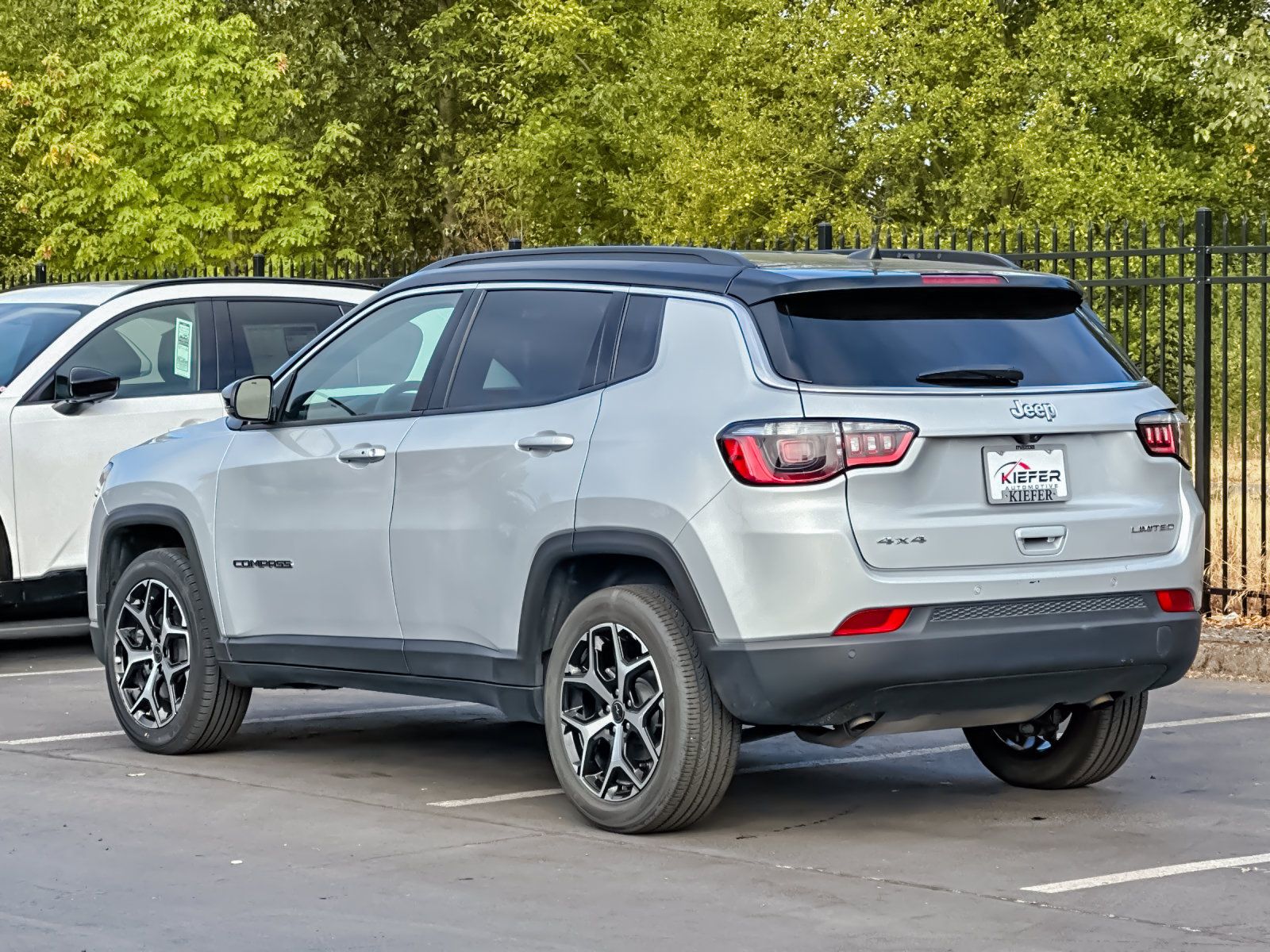 Used 2025 Jeep Compass Limited AWD/4WD image 5