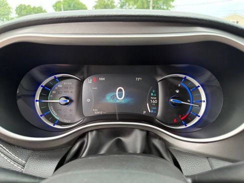 Used 2024 Chrysler Pacifica Limited FWD image 16