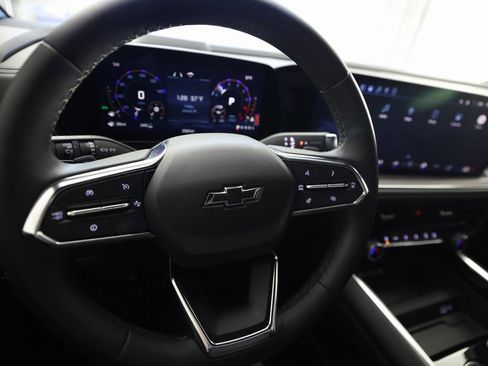 Used 2026 Chevrolet Suburban Z71 w/ Comfort Package image 22