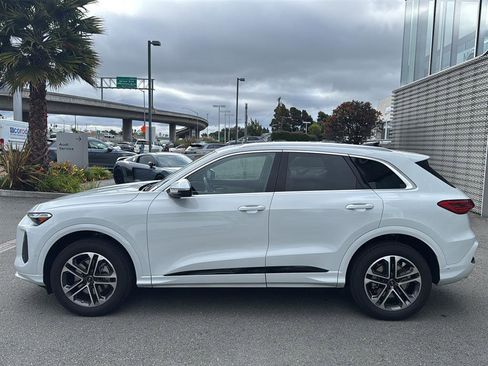 Used 2025 Audi Q5 Premium w/ Convenience Package AWD/4WD image 8